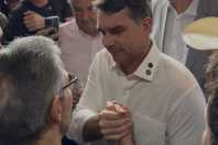 Zema e Flávio Bolsonaro se encontram na Megaleite: 'Vamos tirar o PT'