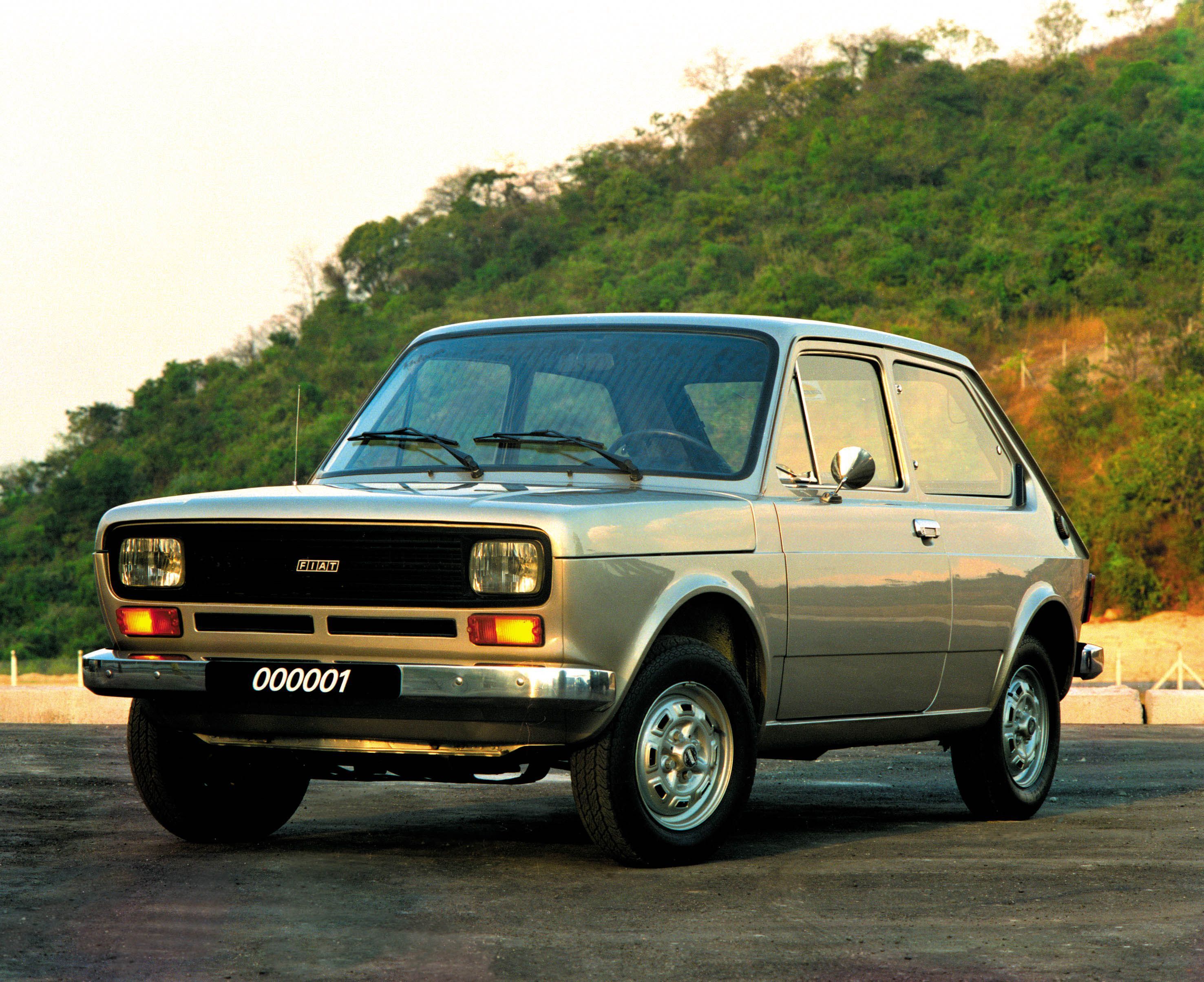 Fiat 147 completa 50 anos como ícone da indústria automotiva brasileira