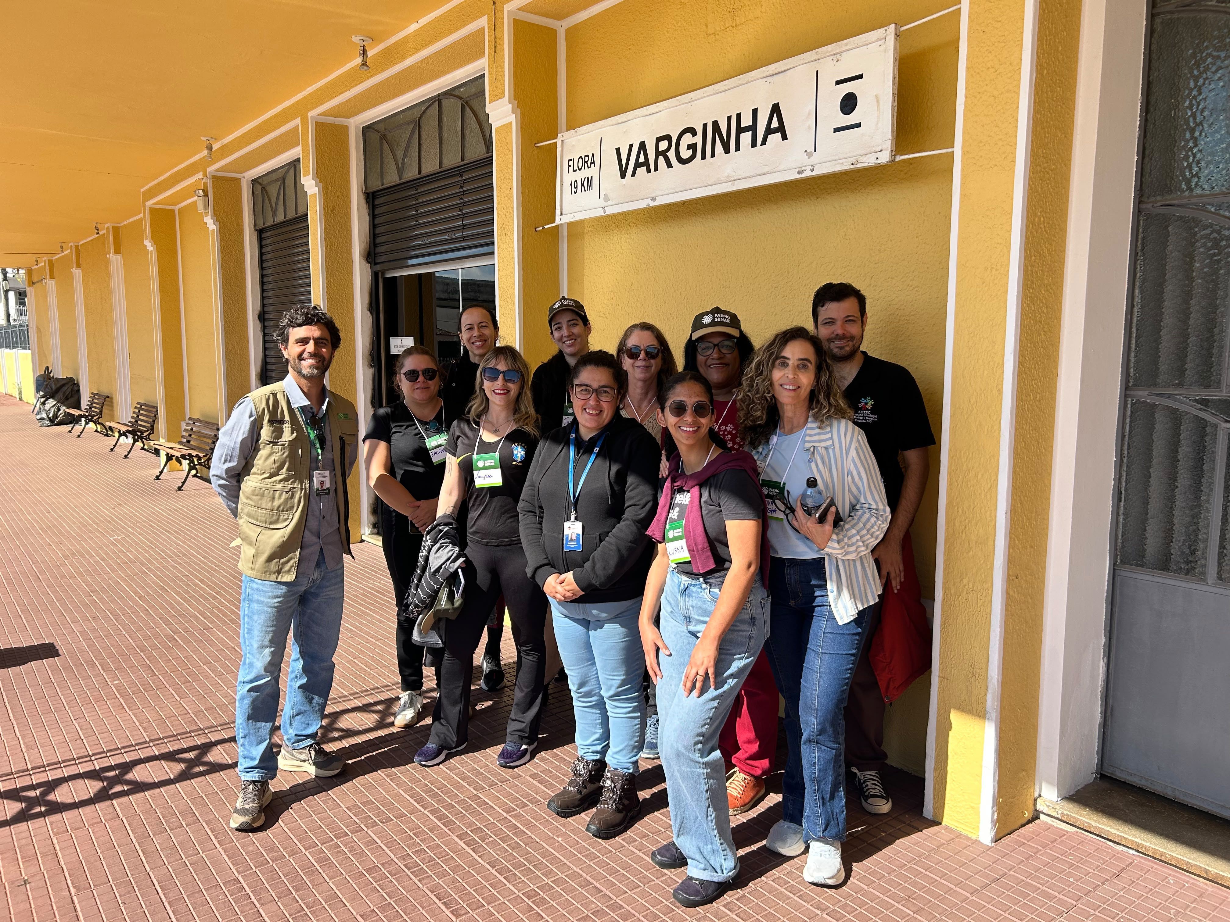 Alunos de curso de turismo fazem visita técnica na estação