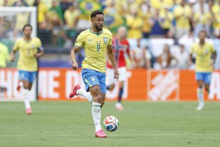 Matheus Cunha em jogo do Brasil na Copa do Mundo