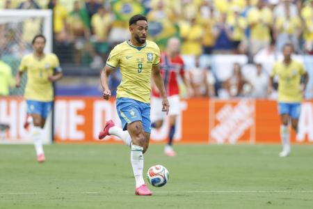 Matheus Cunha em jogo do Brasil na Copa do Mundo