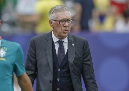 Carlo Ancelotti durante partida entre Brasil e Noruega, pela Copa do Mundo