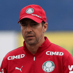 Danilo nos planos? Abel define alternativas para Palmeiras no segundo semestre