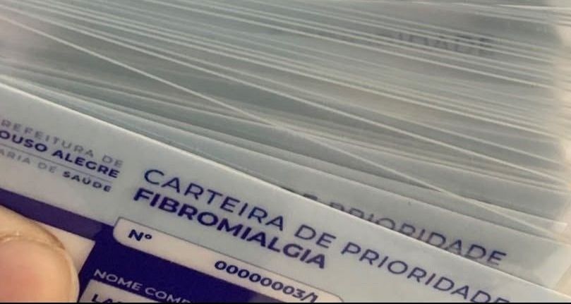 Carteirinhas identificam pacientes com fibromialgia e TEA em Pouso Alegre
