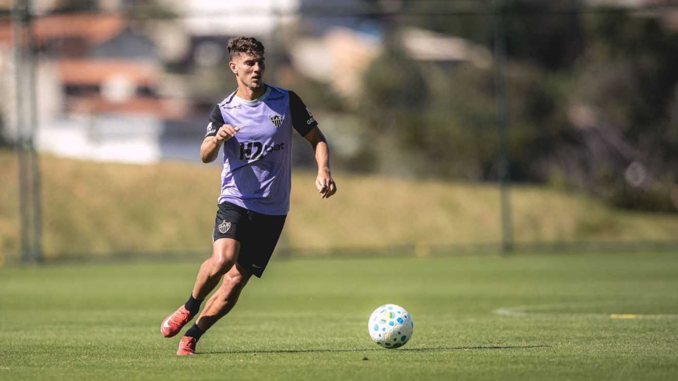 Lateral do Atlético reacende sonho e mira novo ciclo da Seleção Brasileira