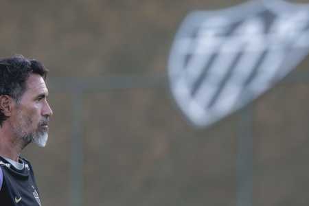 Atlético 'liga motores' e faz primeiro jogo-treino antes de retorno oficial