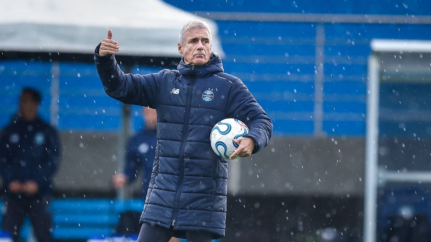 Luís Castro será ausência na partida entre Grêmio e Bolívar; entenda motivo