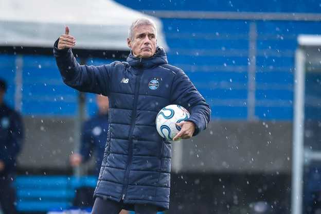 Luís Castro será ausência na partida entre Grêmio e Bolívar; entenda motivo