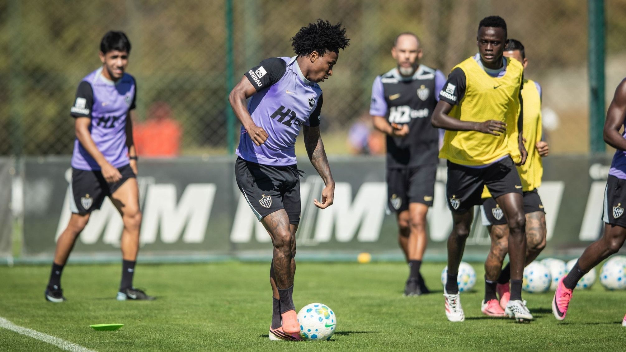 Treino do Atlético desta quinta-feira (23) teve trio como 'destaque' na Cidade do Galo