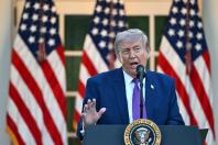 Trump revela data para início de negociações com Irã