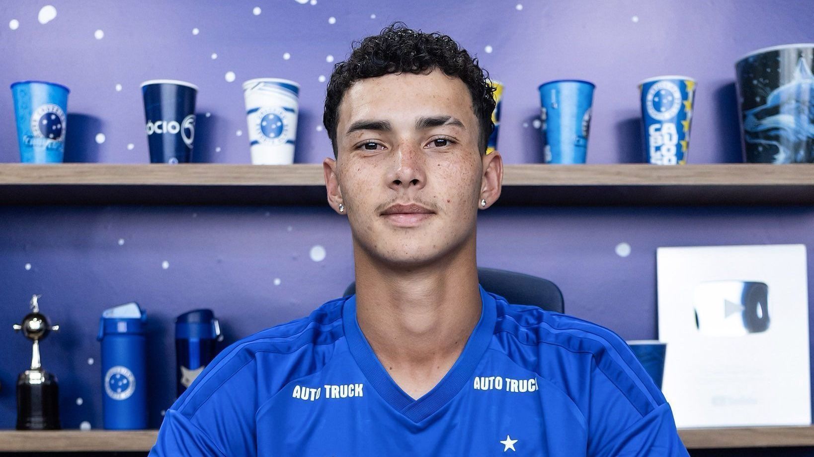 Cruzeiro anuncia renovação de contrato de ‘cria’ da base