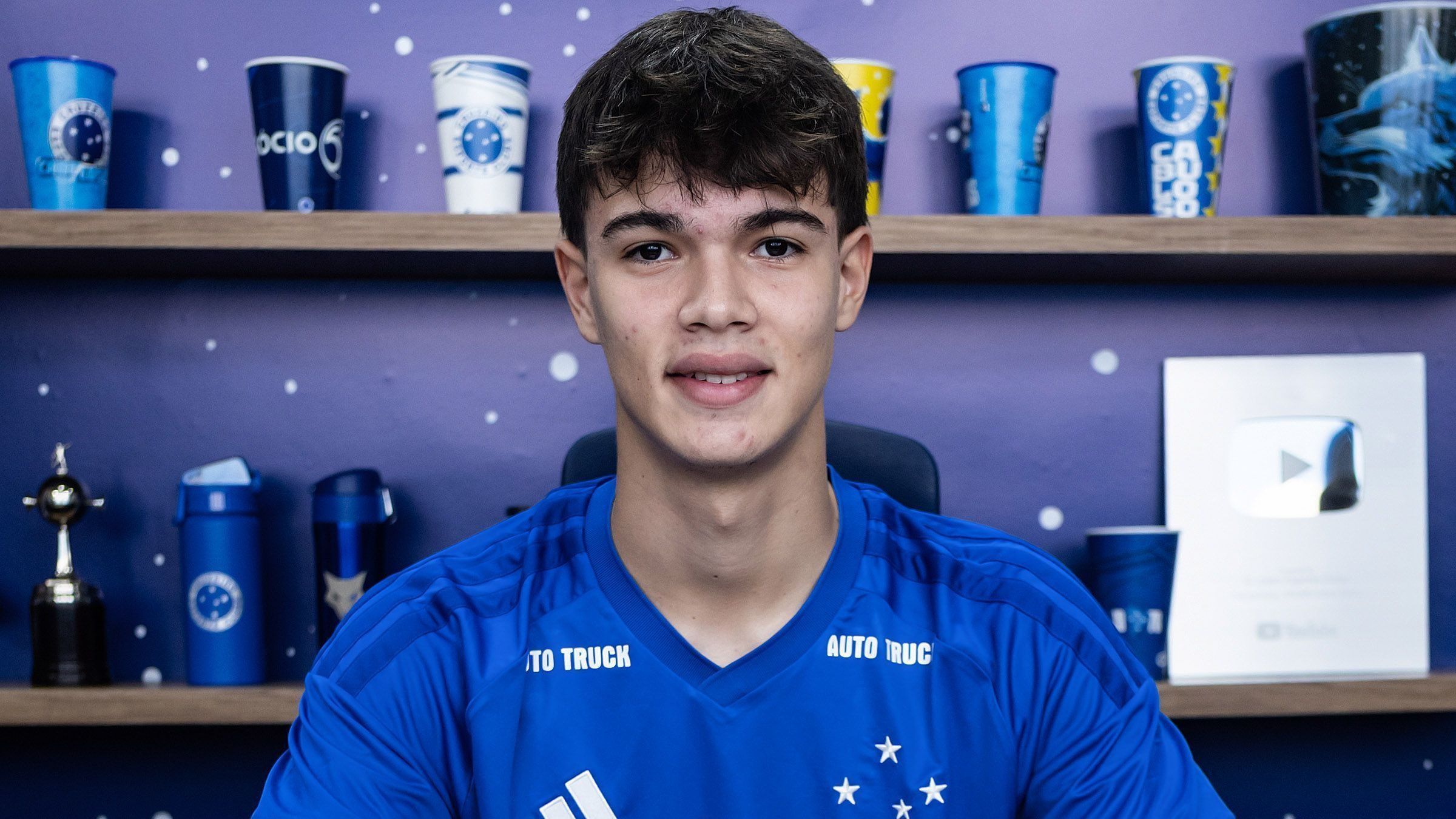 Cruzeiro oficializa contratação de meia ex-Palmeiras para as categorias de base