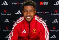 Manchester United anuncia contratação de Andrey Santos por R$ 329 milhões