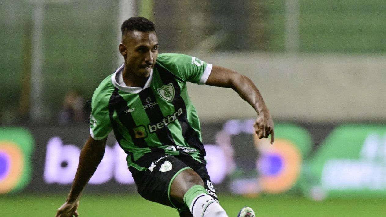 América acerta saída de lateral e define substituto para a posição