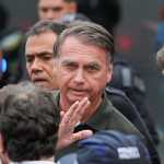 Defesa de Bolsonaro afirma que ex-presidente não sabia da publicação da carta na internet