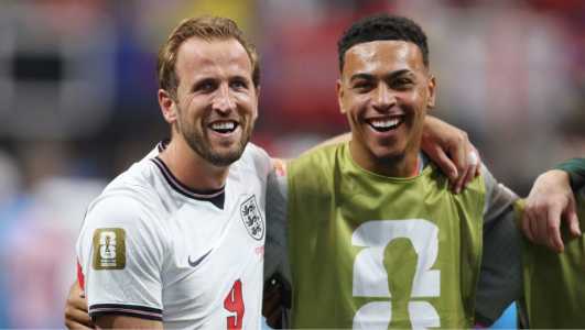 Harry Kane e Morgan Rogers em ação pela Seleção da Inglaterra