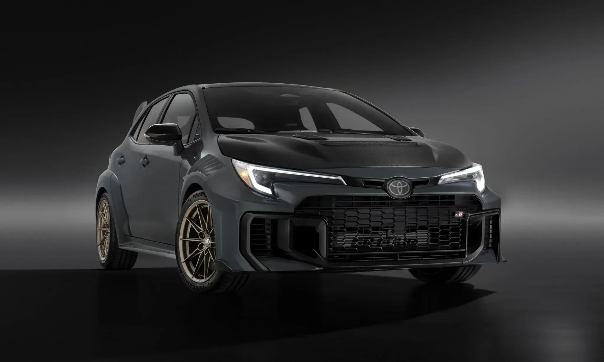 Toyota Corolla mais caro da história tem preço de Hilux e dois lugares