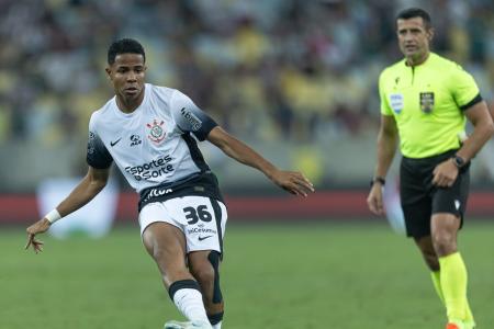 Wesley com a camisa do Corinthians em 2024