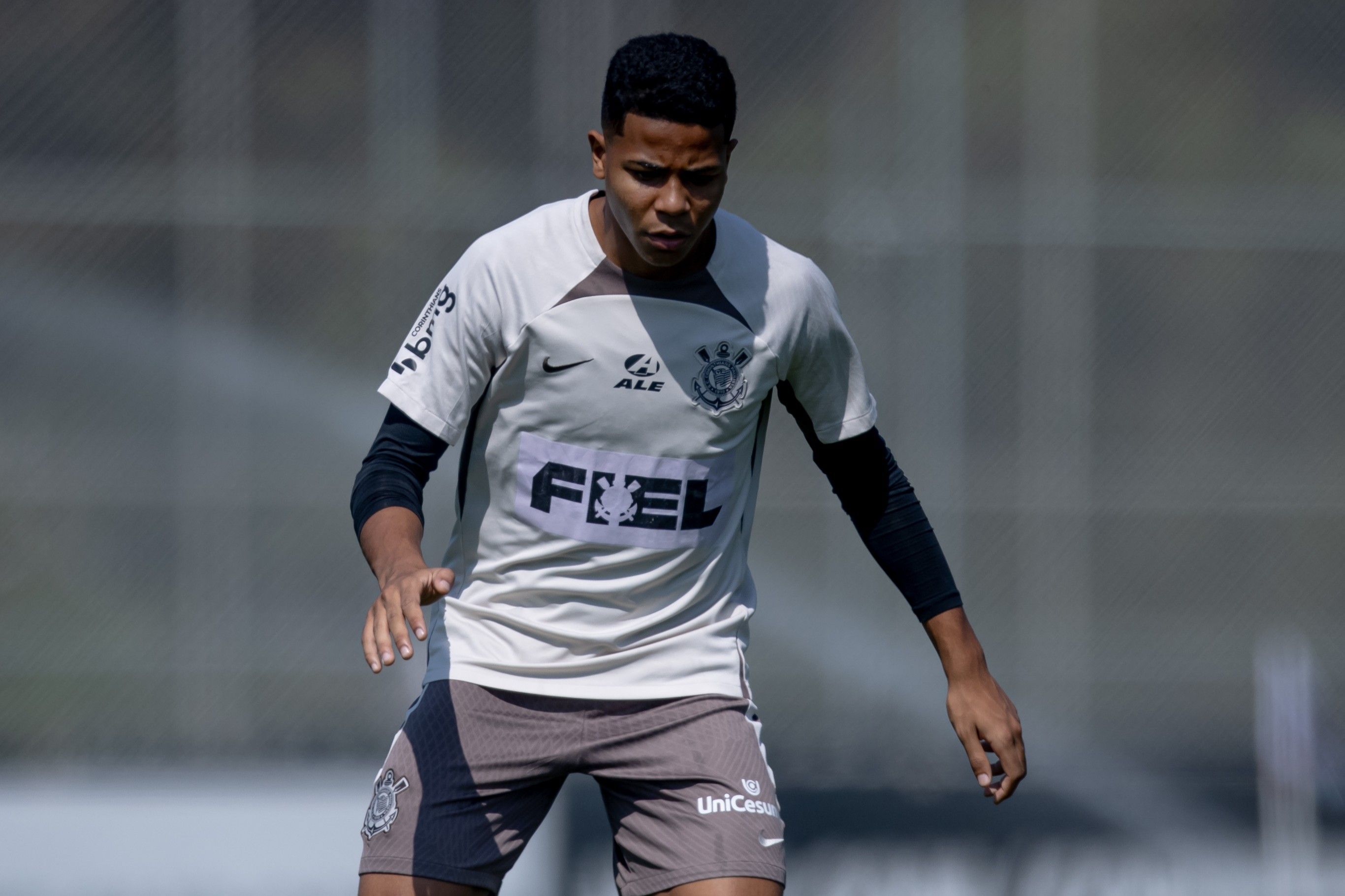 Corinthians tem trunfo para acertar a chegada de Wesley, e Cruzeiro se afasta