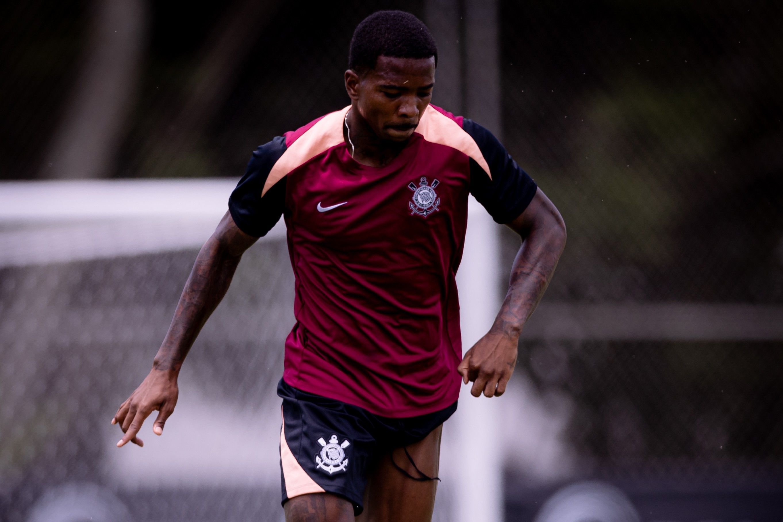 Corinthians encaminha venda de Cacá ao Vitória; veja o que falta