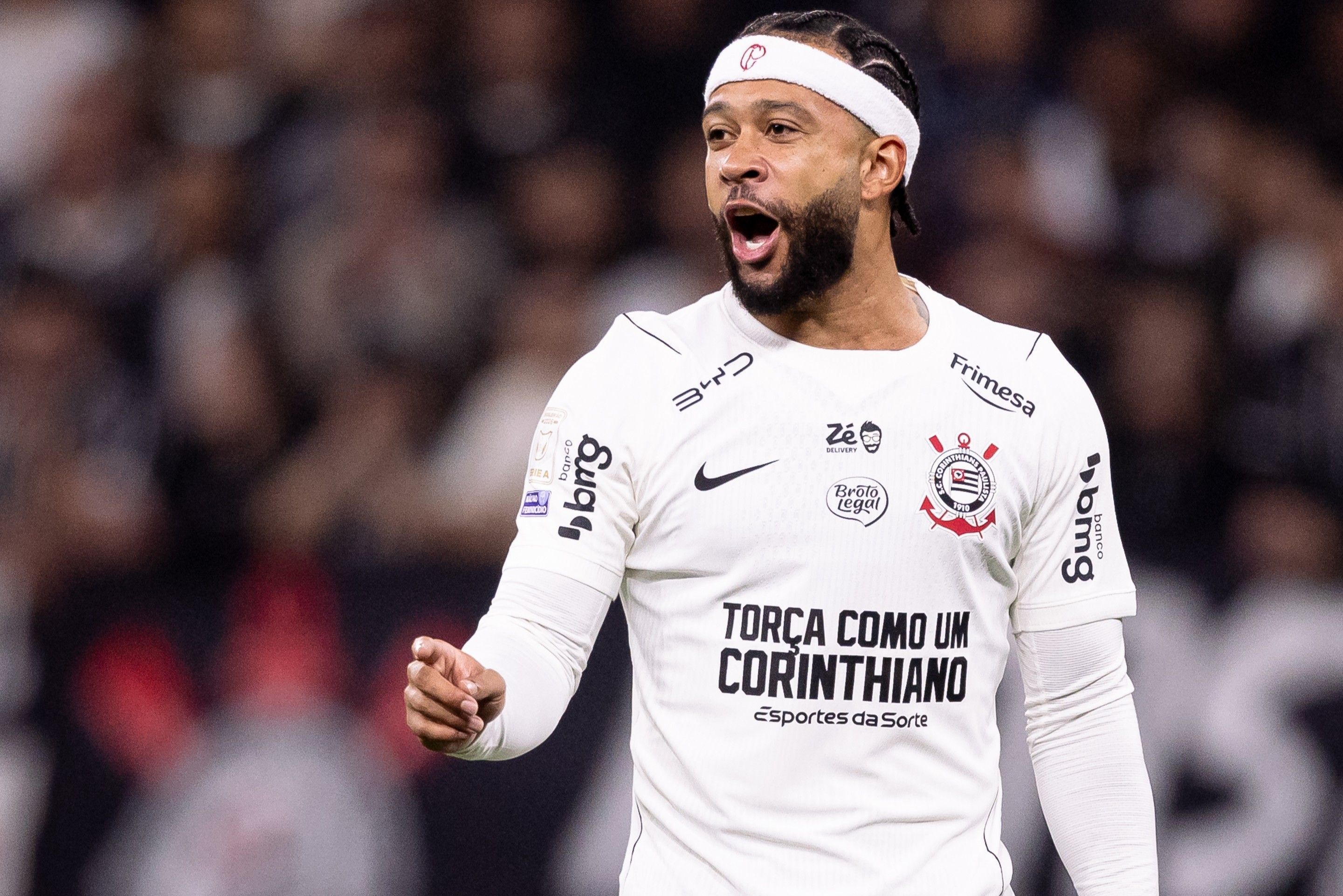 Corinthians aguarda Memphis para acertar renovação de dois anos