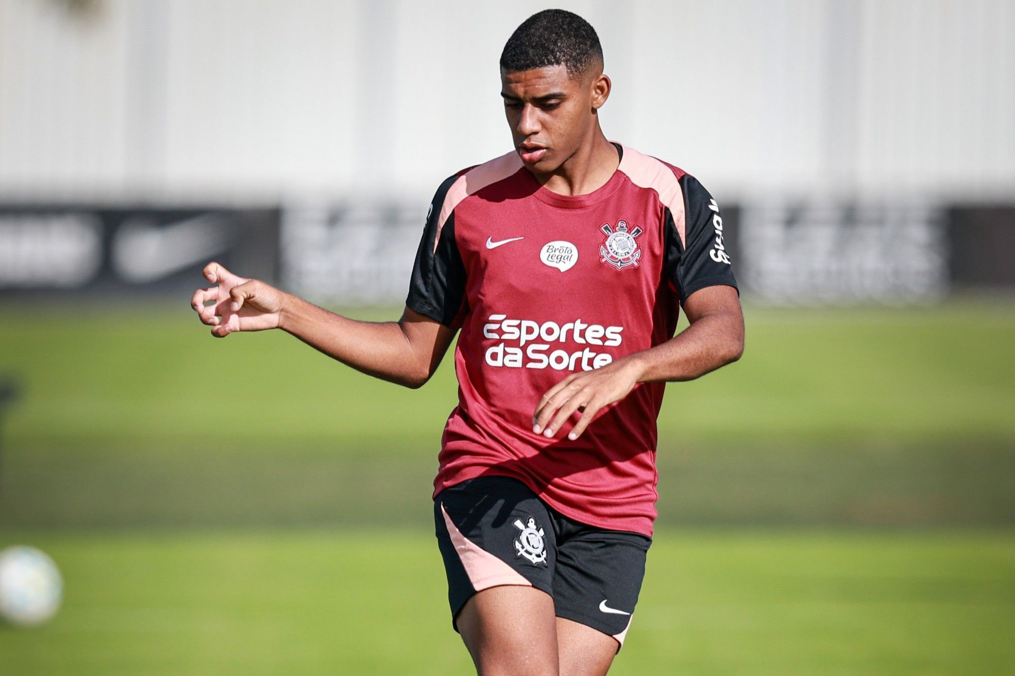 Corinthians deve ter dupla do profissional contra o Palmeiras pelo Sub-20