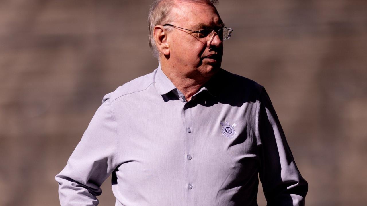 Corinthians aguarda proposta oficial do Nottingham Forest por André