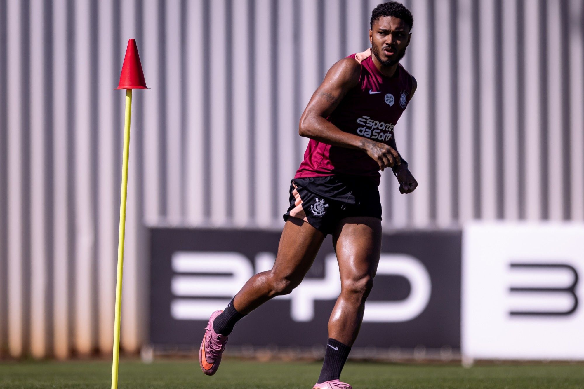 Corinthians: Vitinho sofre lesão no joelho e passará por cirurgia