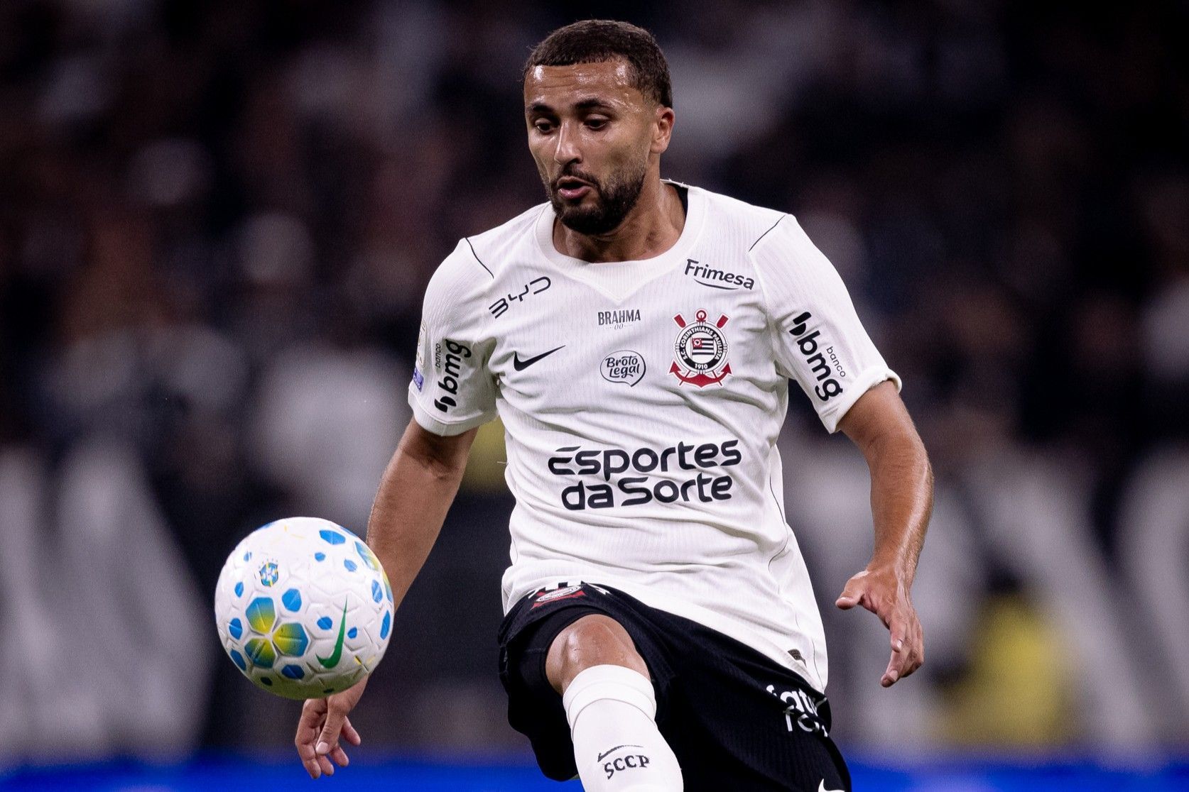 Corinthians informa lesão de Labyad, que deve perder restante da temporada