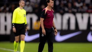 Corinthians ganha nove posições no Brasileiro desde a chegada de Diniz