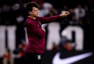 Diniz, do Corinthians, dispara contra gramado da Arena: 'Pior que já vi'