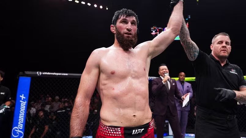 Ankalaev nocauteia Guskov e vence luta principal no UFC Abu Dhabi