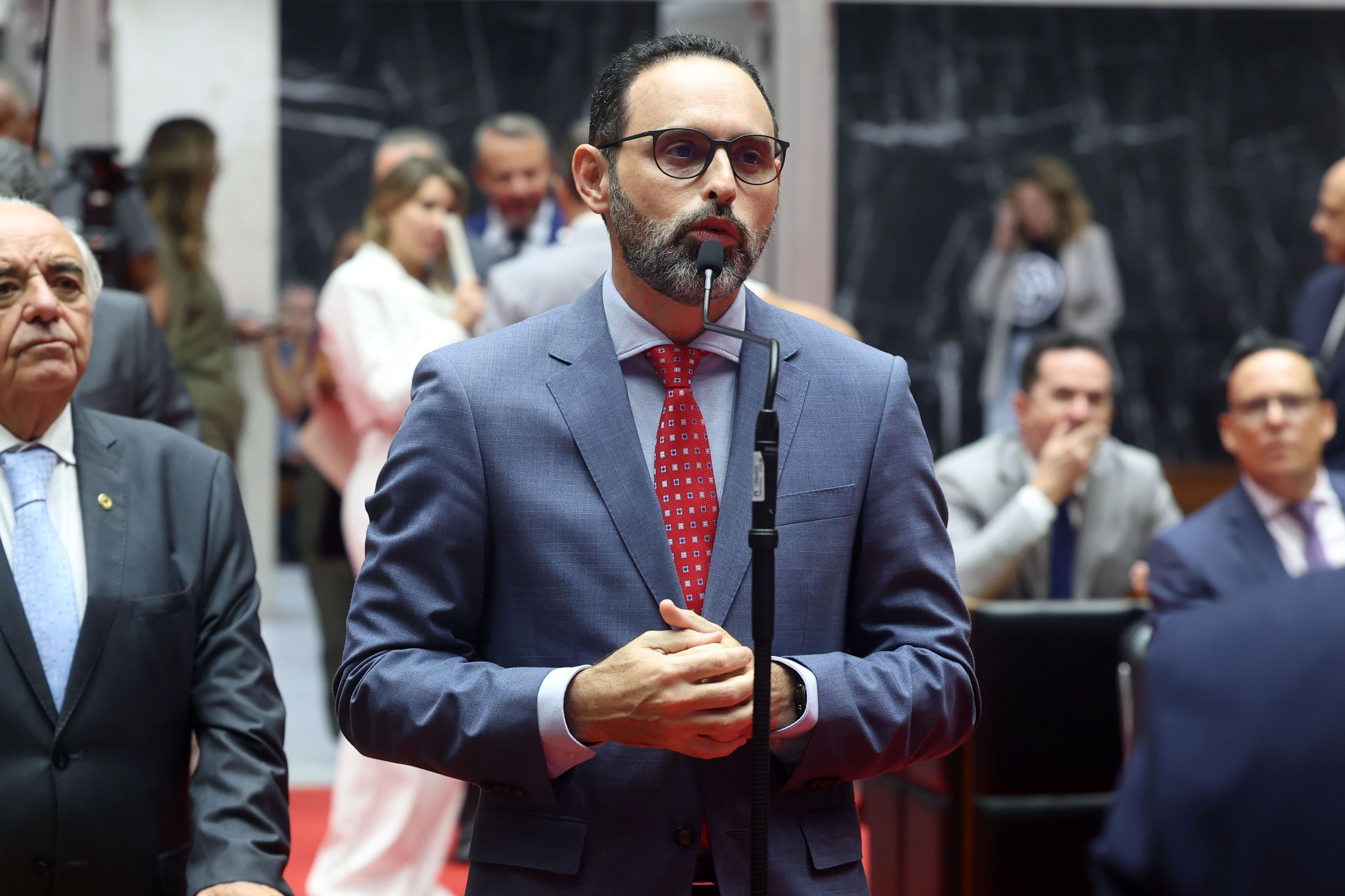 Oposição afirma que decreto de Simões que abre crédito de R$ 1,9 bi é 'inconstitucional'