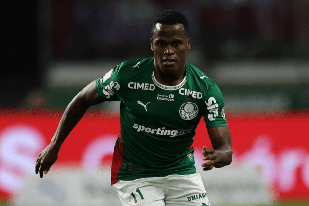 Arias abre o jogo sobre cansaço e rebate críticas por posicionamento no Palmeiras
