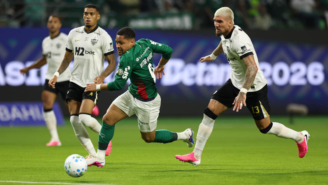 Palmeiras x Atlético: Vitor Roque vai às redes e 'responde' Lyanco