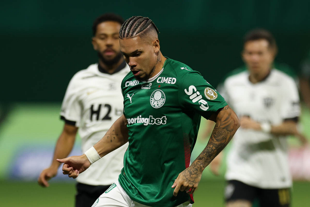 Gelo e dor? Como Paulinho reagiu ao primeiro jogo como titular do Palmeiras