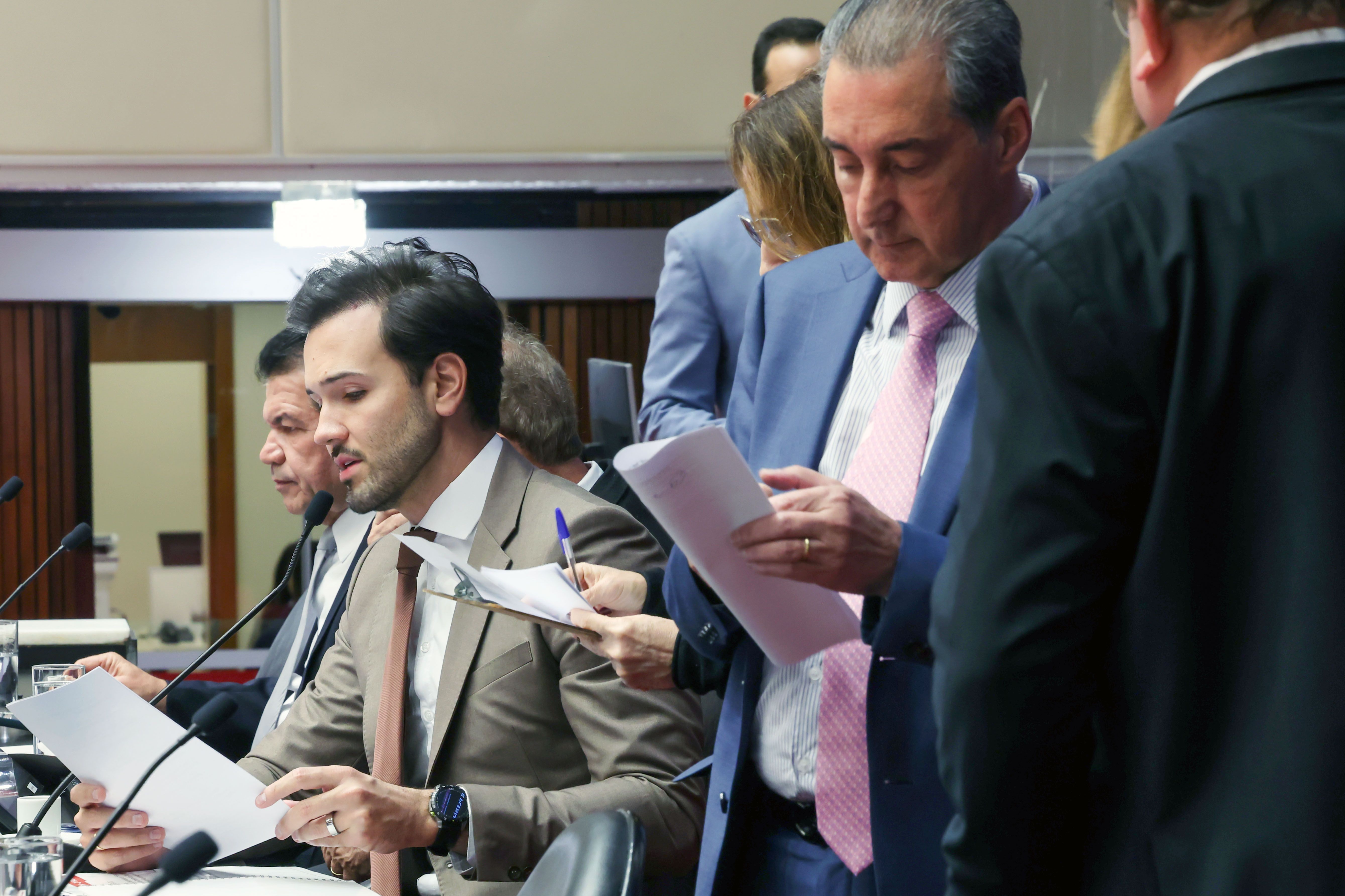 Com déficit de R$ 7,67 bilhões, Assembleia aprova LDO para MG em 2027