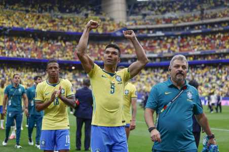 Casemiro vibra com classificação do Brasil na Copa do Mundo