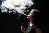 Vapes comprometem o desempenho físico tanto quanto o cigarro comum, revela estudo com jovens