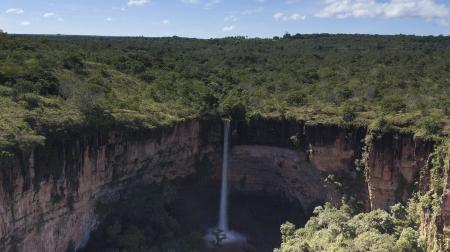 Cachoeira Véu de Noiva, Chapada dos Guimarães, Mato Grosso • Flávio André de Souza