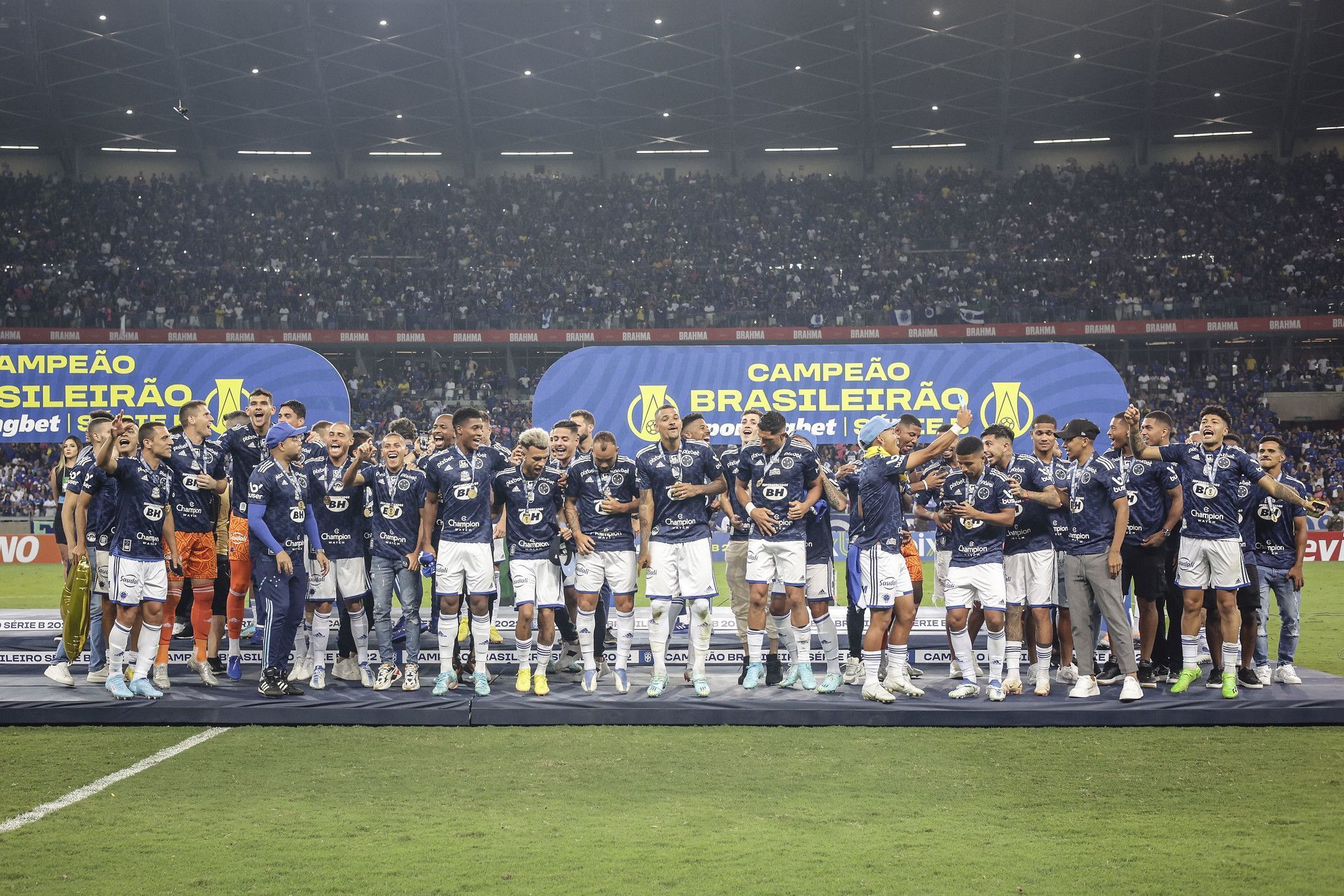 Campeão pelo Cruzeiro fecha com clube europeu, e cria do Atlético reage: 'Agora sim'