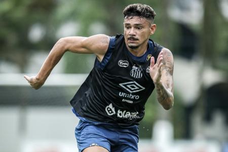 Tiquinho Soares, atacante do Santos