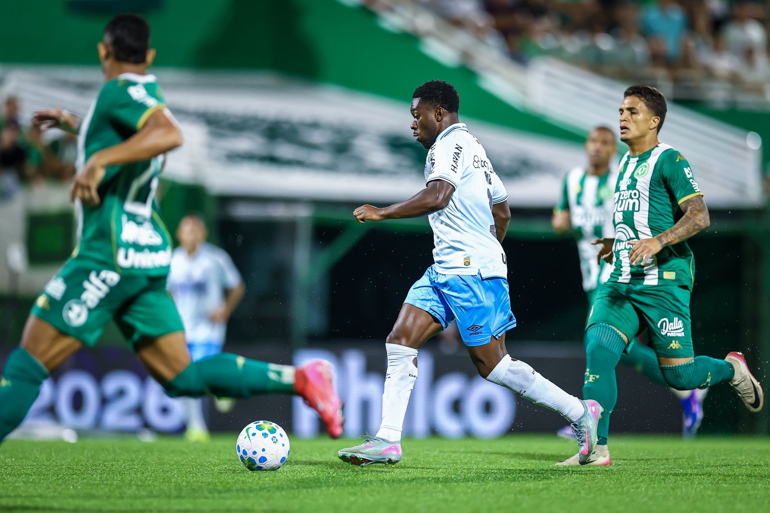 Rivais na Série A, Grêmio e Chapecoense fazem amistoso no interior do MT