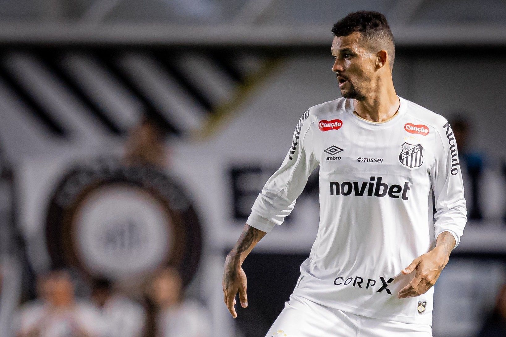 Santos negocia empréstimo de Zé Ivaldo com Remo; saiba detalhes