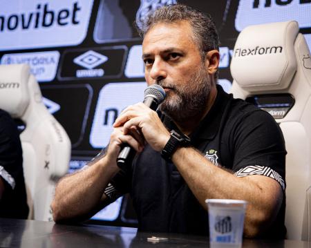 Alexandre Mattos, diretor de futebol do Santos