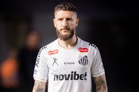Zé Rafael, ex-volante do Santos