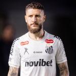 Santos acerta rescisão amigável com Zé Rafael, e volante deixa o clube