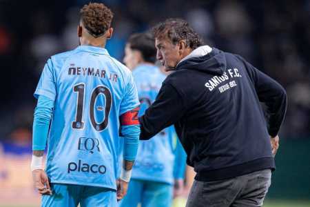 Neymar e Cuca durante jogo contra o Coritiba, pela Copa do Brasil