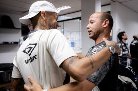 Neymar na parte interna do CT Rei Pelé