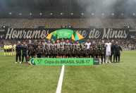 Joia do Atlético celebra 17 anos e tem festa de aniversário com tema Neymar